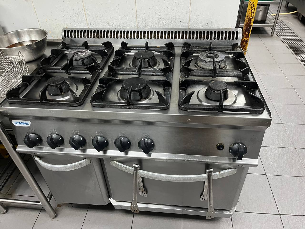 Commercial kitchen installation photo 70