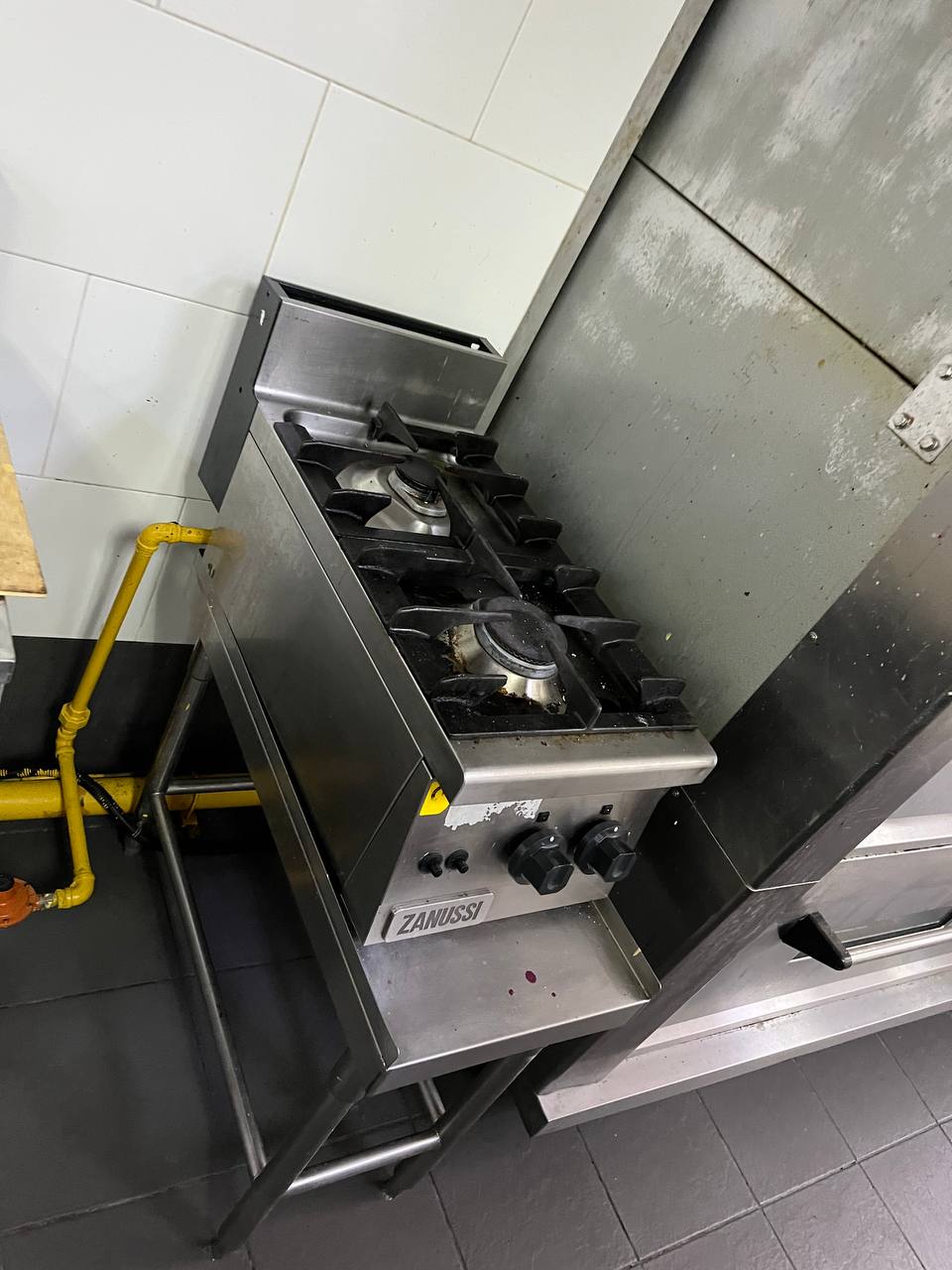 Commercial kitchen installation photo 79