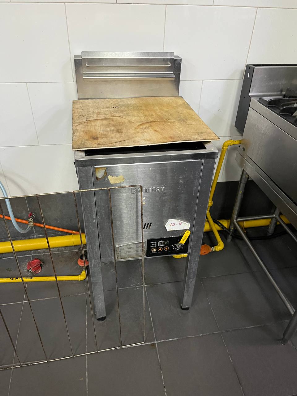 Commercial kitchen installation photo 80