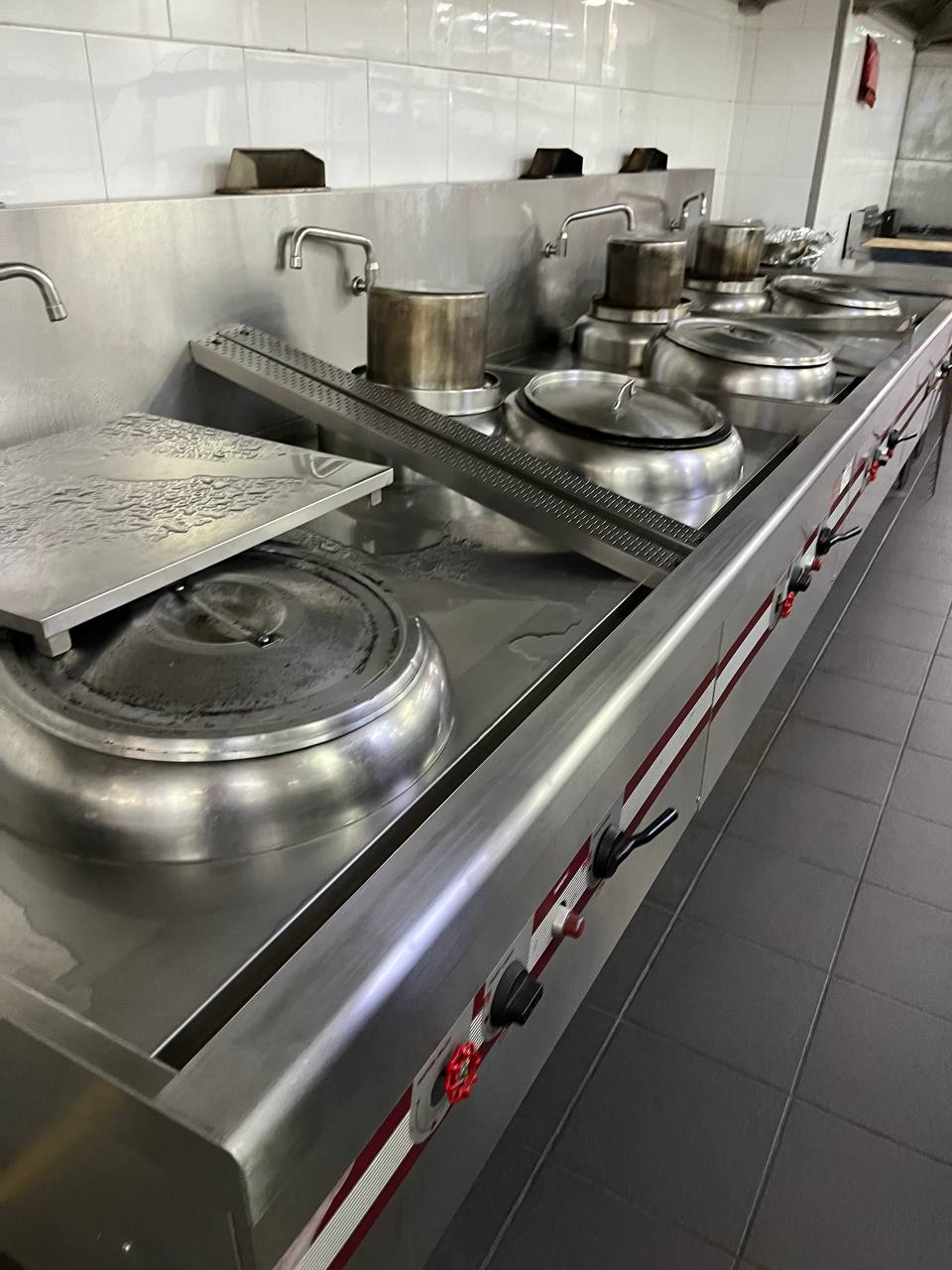 Commercial kitchen installation photo 82