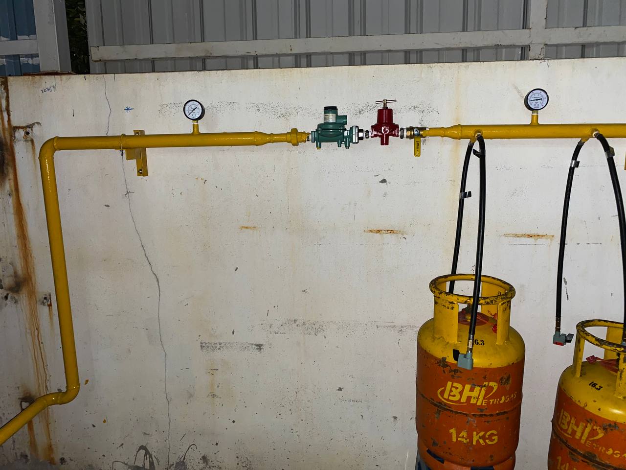 Gas pipeline installation photo 18